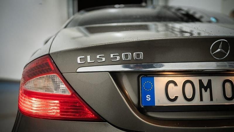 Begagnad Mercedes CLS500 388 HK (285 kW) 2007 Indium gray Sportkupé