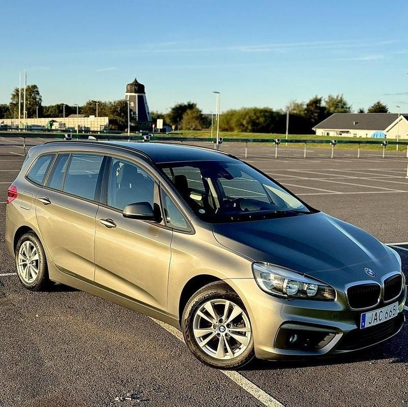 Silver Begagnad 2016 BMW 218 Gran Tourer Minibuss | 139 000 kr (Bra pris) - Bild 1/4