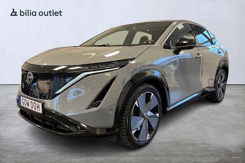 Ljusgrå Begagnad 2022 Nissan Ariya Evolve SUV | 359 900 kr - Bild 1/4
