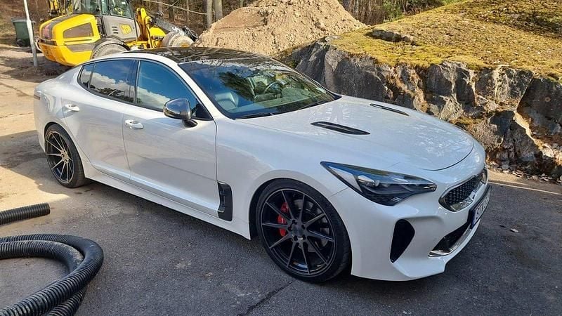 Vit Begagnad 2018 Kia Stinger Halvkombi | 350 000 kr (Superpris) - Bild 1/1