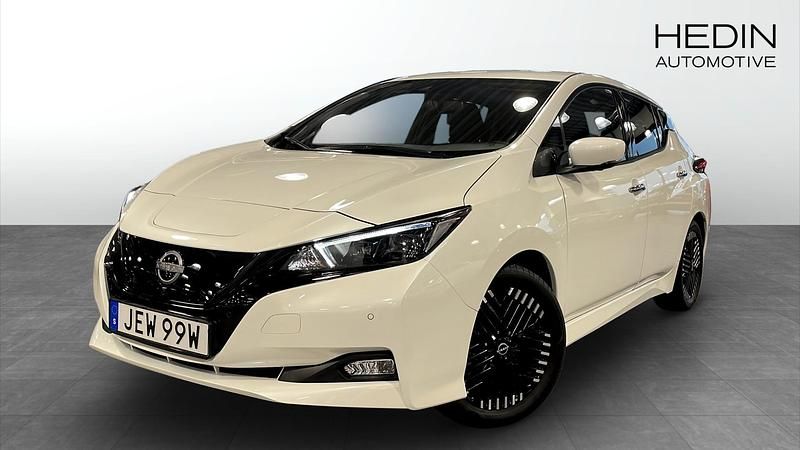 Vit Begagnad 2022 Nissan Leaf 360º Halvkombi | 194 900 kr (Lite dyr) - Bild 1/4