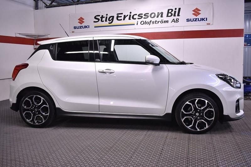 Begagnad Suzuki Swift Sport 129 HK (94 kW) 2023 Vit Halvkombi