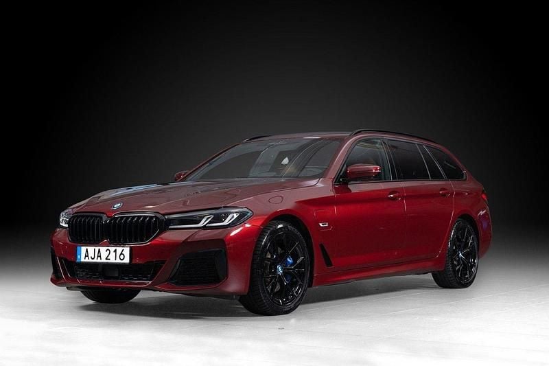 Röd Begagnad 2024 BMW 530e M Sport Kombi | 510 000 kr (Lite dyr) - Bild 1/3