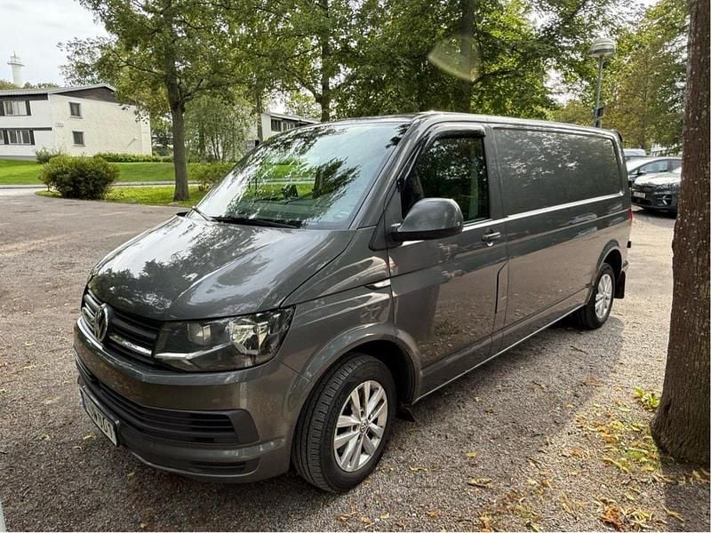 Grå Begagnad 2017 VW T6 Van | 109 000 kr (Bra pris) - Bild 1/4