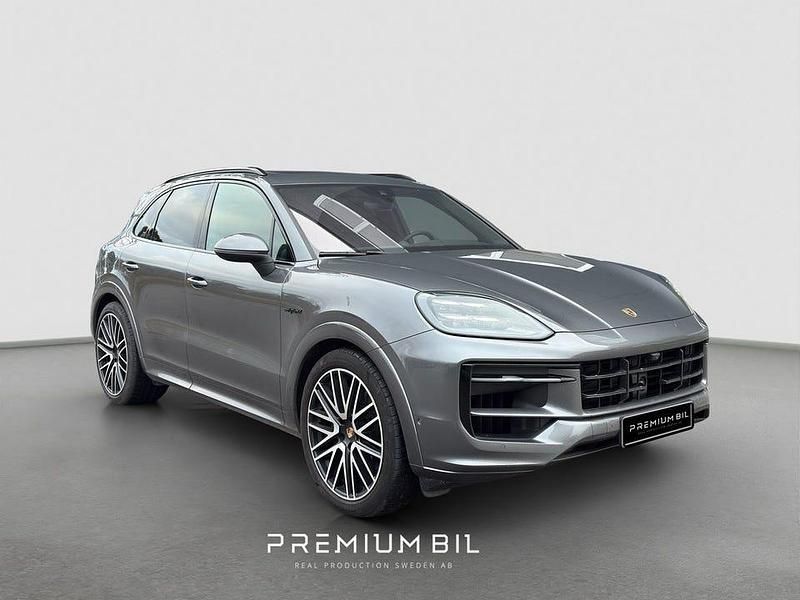 Begagnad Porsche Cayenne 471 HK (346 kW) 2025 Grå SUV