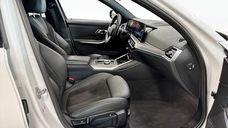 Begagnad BMW 330e M Sport 2023 Vit Kombi