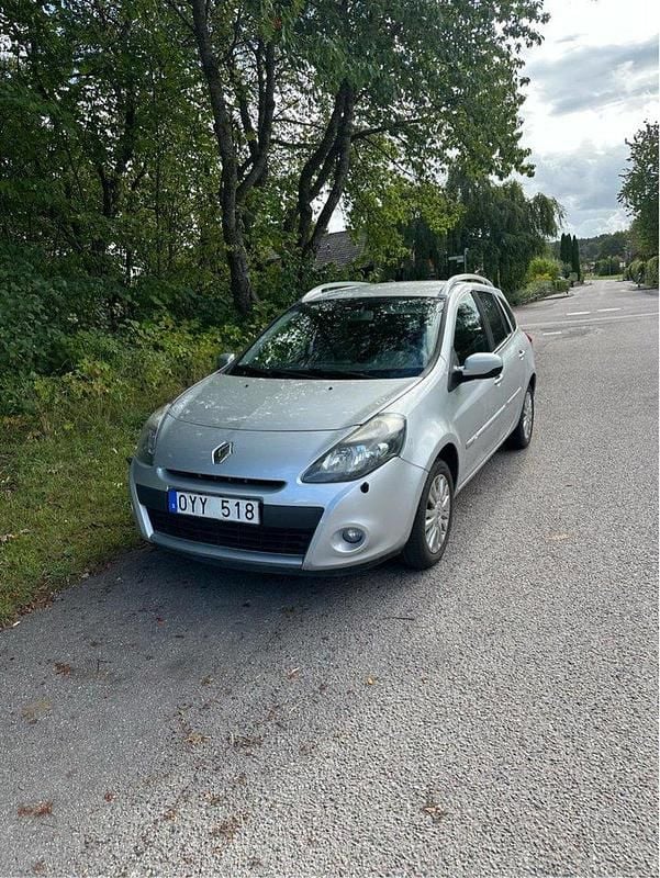 Silver Begagnad 2012 Renault Clio GrandTour Kombi | 29 000 kr (Superpris) - Bild 1/4