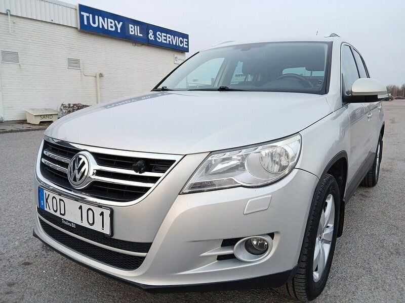 Silver Begagnad 2009 VW Tiguan SUV | 69 900 kr (Marknadspris) - Bild 1/4