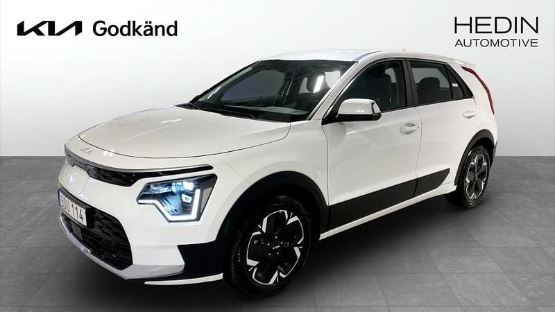 Vit (white) Begagnad 2024 Kia e-Niro 2 SUV | 369 900 kr (Dyr) - Bild 1/4