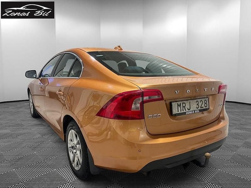 Begagnad Volvo S60 Momentum 163 HK (119 kW) 2011 Brun Sedan