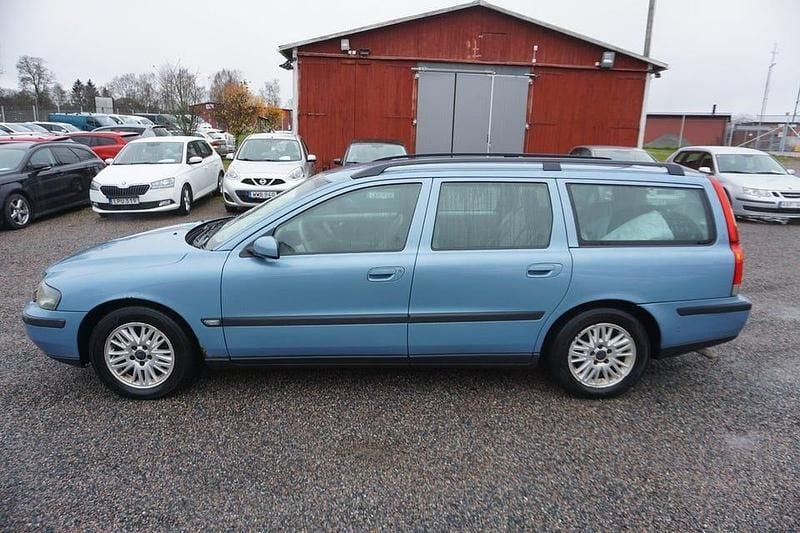 Begagnad Volvo V70 140 HK (102 kW) 2003 Blå Kombi