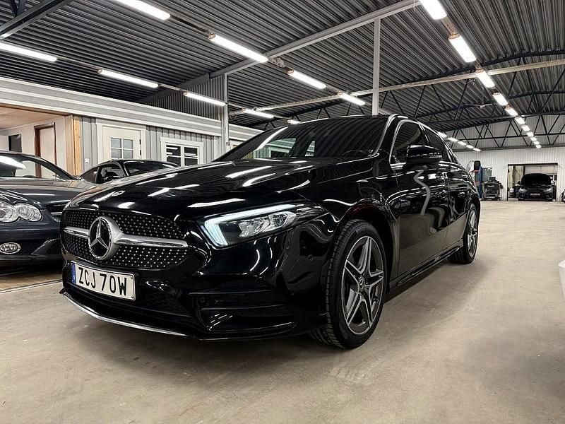Begagnad Mercedes A250 AMG 160 HK (117 kW) 2022 Svart Halvkombi