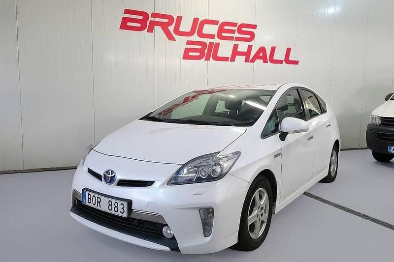 Begagnad Toyota Prius Plug-in Hybrid 136 HK (100 kW) 2012 Vit Halvkombi