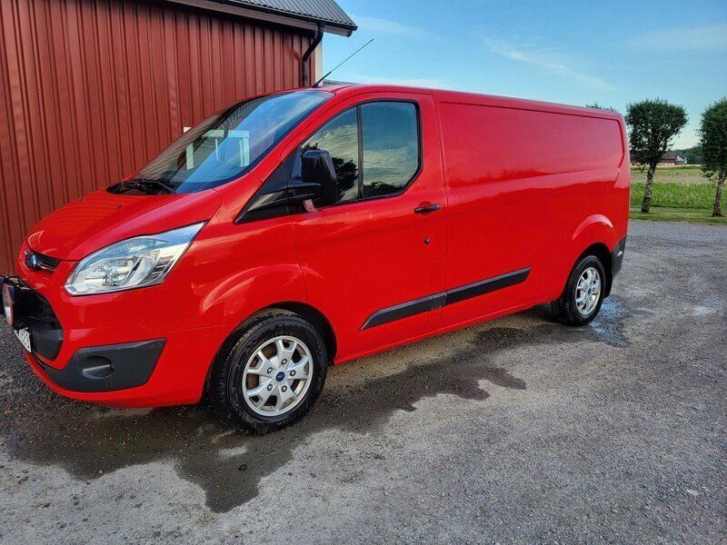 Röd Begagnad 2013 Ford Transit Custom | 75 000 kr (Bra pris) - Bild 1/4
