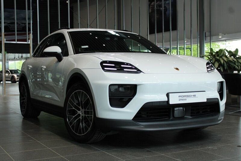 Vit (white) Ny 2024 Porsche Macan SUV | 1 092 400 kr (Marknadspris) - Bild 1/4