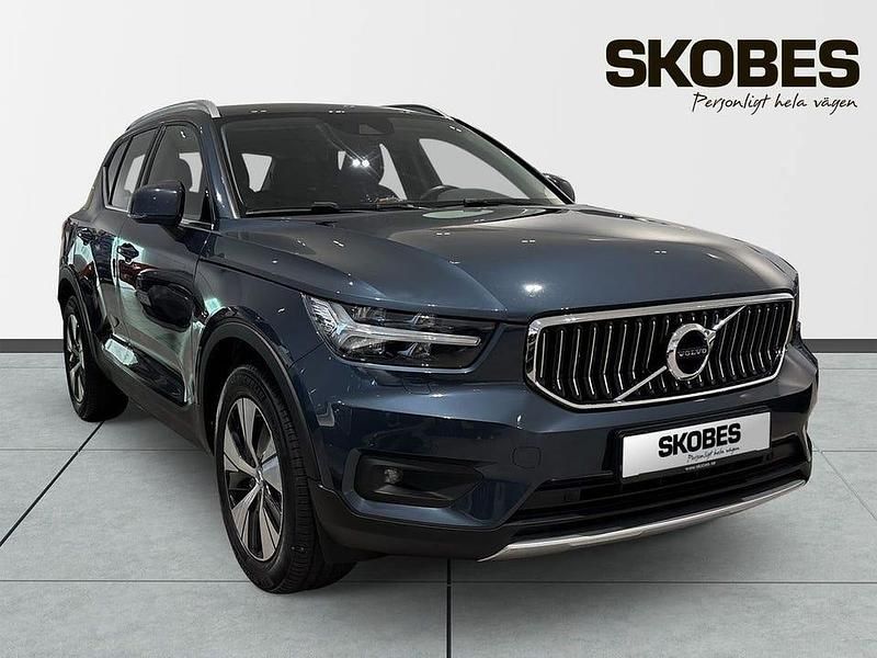 Blå Begagnad 2021 Volvo XC40 Inscription SUV | 279 900 kr (Marknadspris) - Bild 1/3