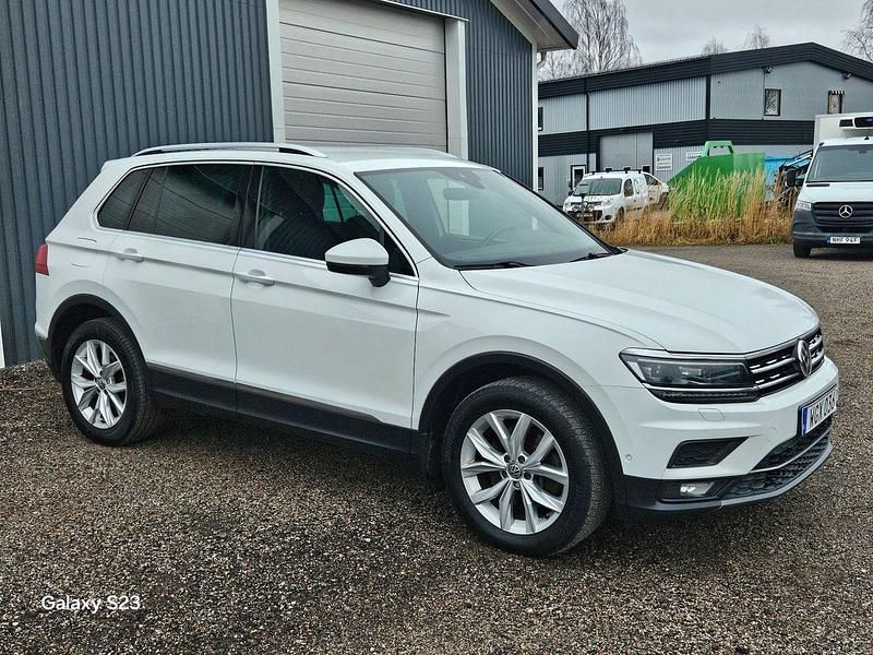 Vit Begagnad 2018 VW Tiguan GT SUV | 239 000 kr (Bra pris) - Bild 1/4