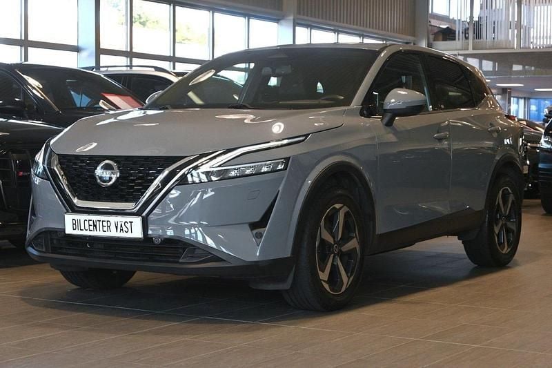 Ljusgrå Begagnad 2022 Nissan Qashqai Tekna SUV | 269 000 kr (Marknadspris) - Bild 1/4