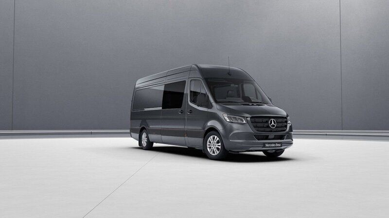 Mörkgrå (grey) Ny 2024 Mercedes Sprinter Van | 812 375 kr (Dyr) - Bild 1/4