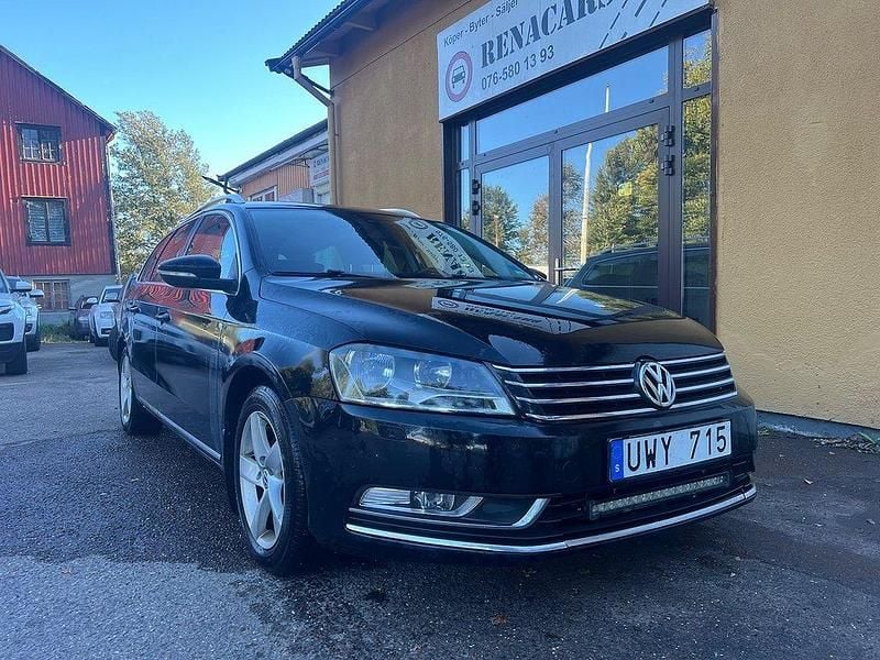 Svart Begagnad 2013 VW Passat Kombi | 69 900 kr (Marknadspris) - Bild 1/4