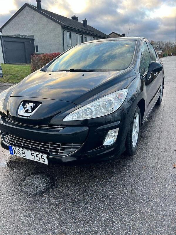 Svart Begagnad 2010 Peugeot 308 Halvkombi | 29 000 kr (Marknadspris) - Bild 1/4