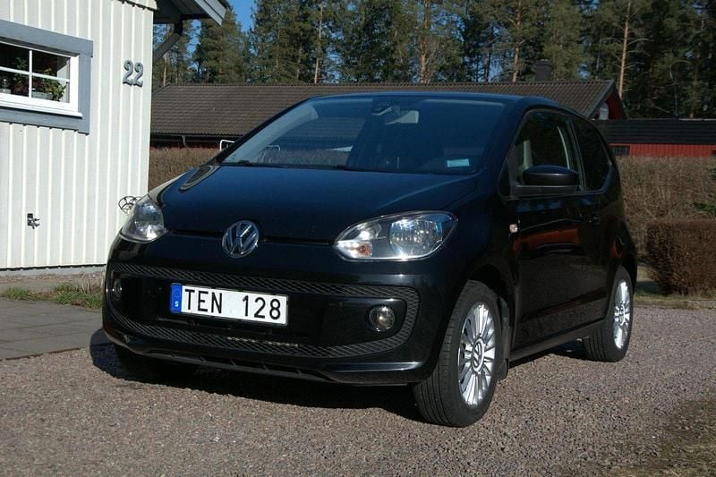 Svart Begagnad 2013 VW up! Halvkombi | 42 900 kr (Lite dyr) - Bild 1/4