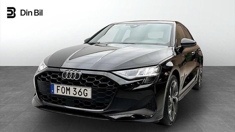 Svart Begagnad 2025 Audi A3 Sportback Halvkombi | 329 000 kr (Marknadspris) - Bild 1/4
