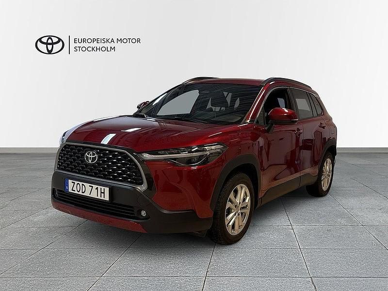 Begagnad Toyota Corolla Cross Style 197 HK (144 kW) 2024 Röd SUV