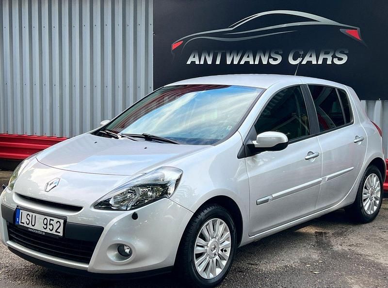 Silver Begagnad 2011 Renault Clio R.S. Halvkombi | 59 900 kr (Lite dyr) - Bild 1/4