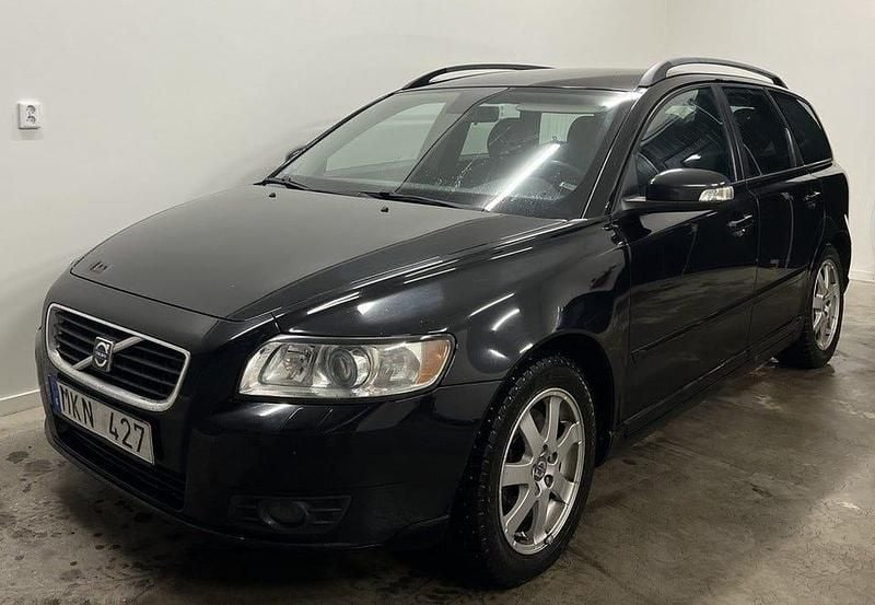 Svart Begagnad 2008 Volvo V50 Momentum Kombi | 39 900 kr (Bra pris) - Bild 1/4