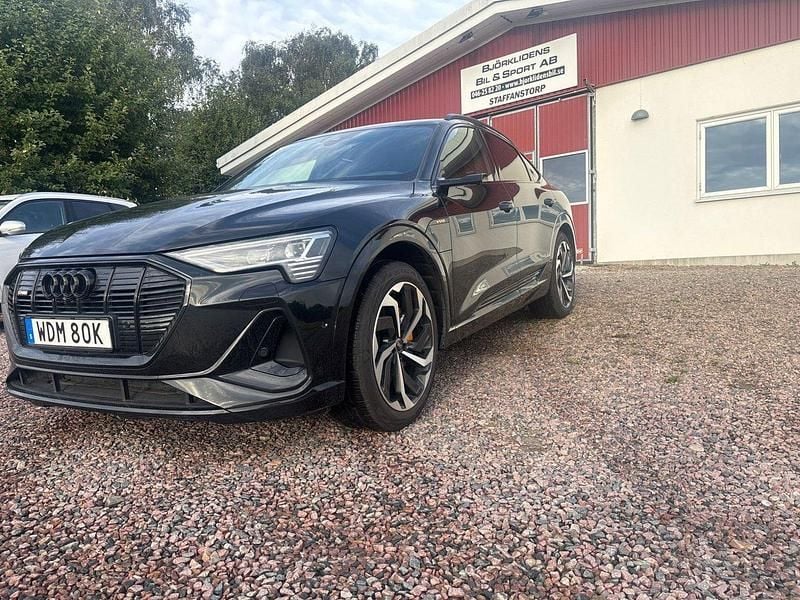 Svart Begagnad 2020 Audi e-tron Sportback S-Line SUV | 469 000 kr (Dyr) - Bild 1/4
