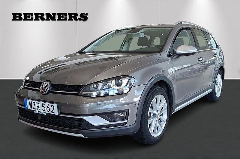 Grå Begagnad 2016 VW Golf Alltrack Kombi | 238 900 kr (Marknadspris) - Bild 1/4