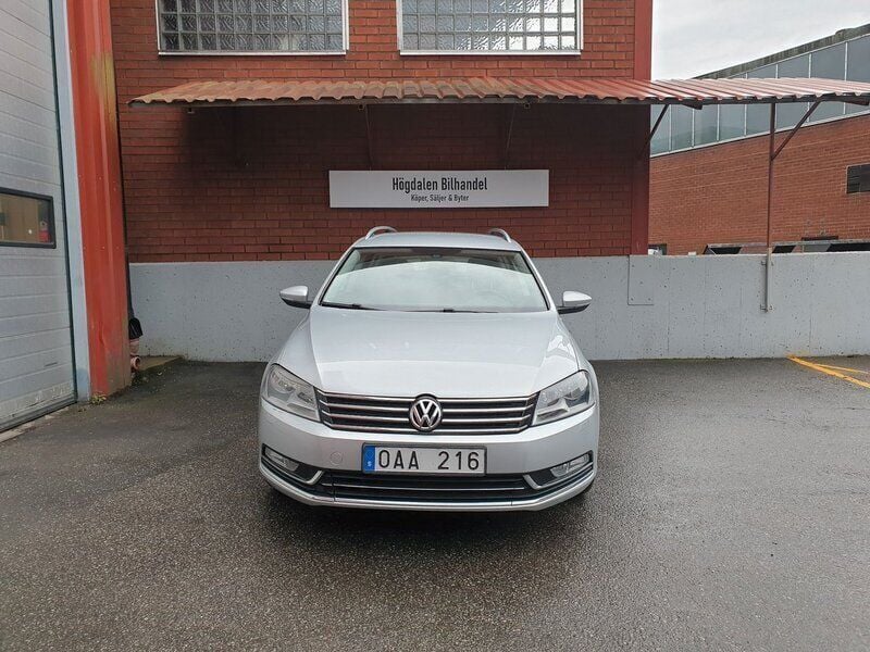 Silver Begagnad 2014 VW Passat Kombi | 68 900 kr (Marknadspris) - Bild 1/4