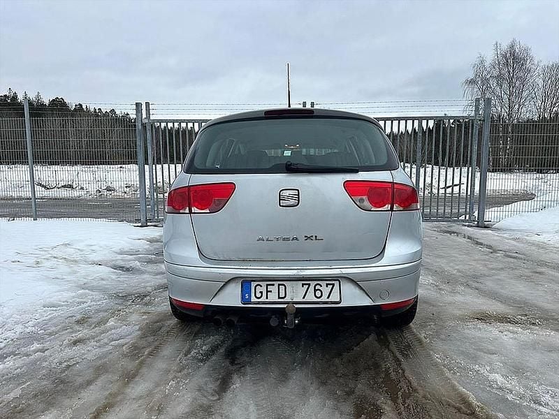 Begagnad Seat Altea XL 140 HK (102 kW) 2007 Silver Minibuss