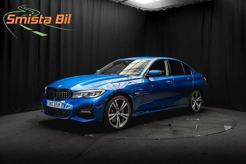 Blå Begagnad 2022 BMW 330 M Sport Sedan | 314 700 kr (Lite dyr) - Bild 1/3