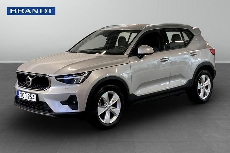 Silver Begagnad 2023 Volvo XC40 Core SUV | 279 900 kr (Marknadspris) - Bild 1/3