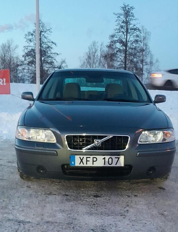 Begagnad 2006 Volvo S60 Sedan | 26 000 kr (Marknadspris) - Bild 1/4