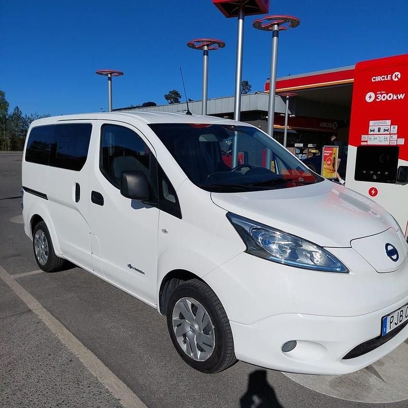 Begagnad Nissan e-NV200 80 kW (109 HK) 2017 Minibuss