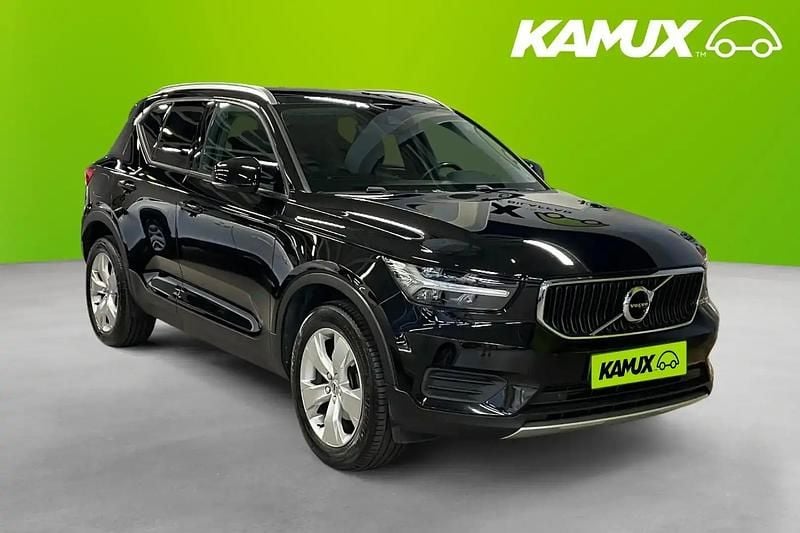 Svart Begagnad 2020 Volvo XC40 Momentum SUV | 268 700 kr (Marknadspris) - Bild 1/4