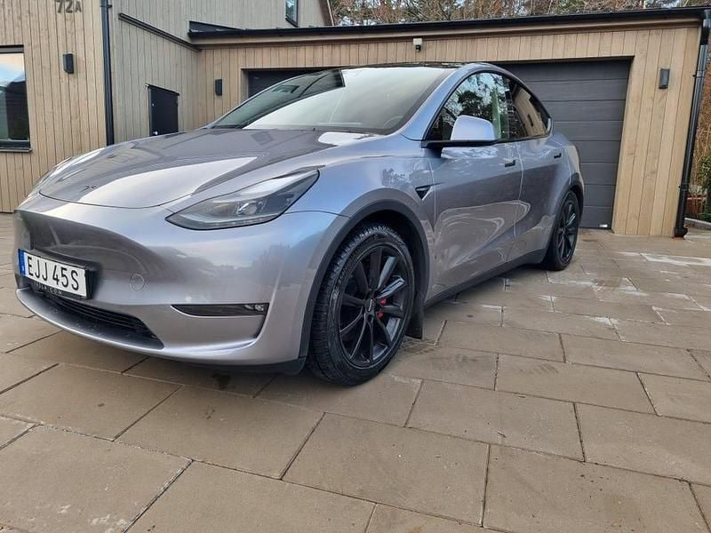 Quicksilver Begagnad 2024 Tesla Model Y Performance SUV | 479 000 kr (Marknadspris) - Bild 1/1