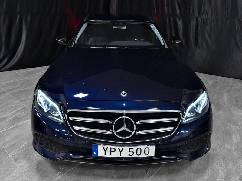 Blå Begagnad 2019 Mercedes E200 Avantgarde Kombi | 214 900 kr (Marknadspris) - Bild 1/4