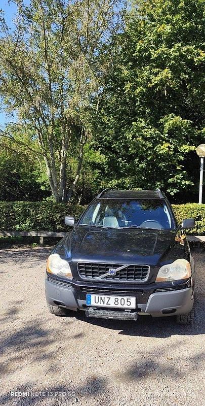 Svart Begagnad 2004 Volvo XC90 Standard SUV | 41 000 kr (Marknadspris) - Bild 1/4