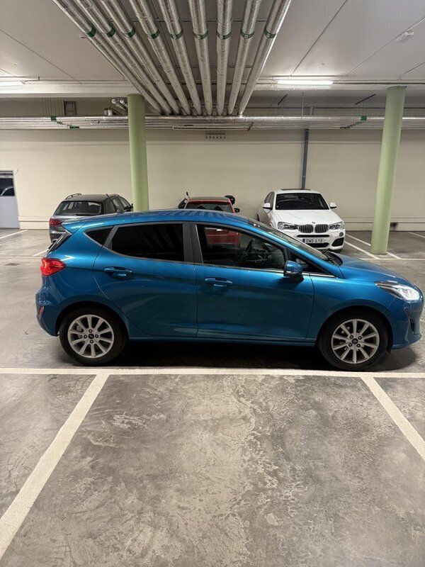 Blå Begagnad 2018 Ford Fiesta Titanium Halvkombi | 90 000 kr (Bra pris) - Bild 1/4