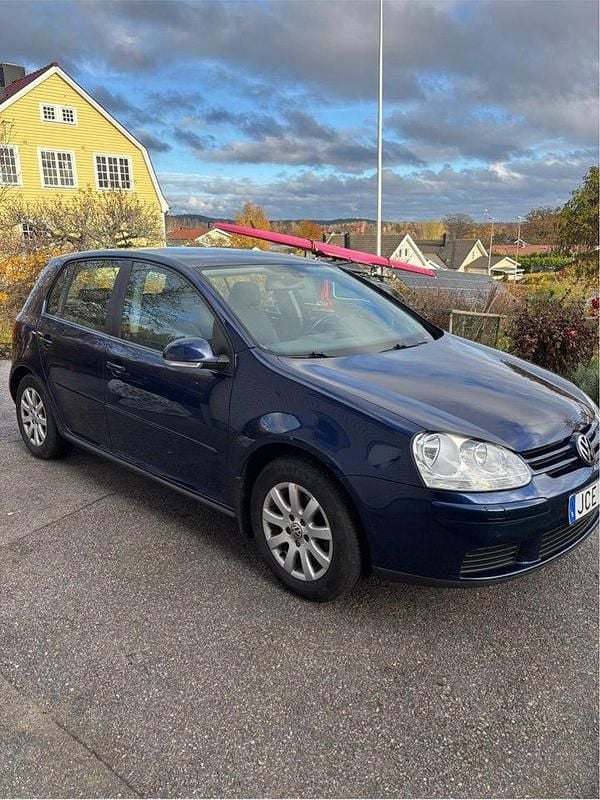 Blå Begagnad 2009 VW Golf Halvkombi | 45 000 kr (Bra pris) - Bild 1/4