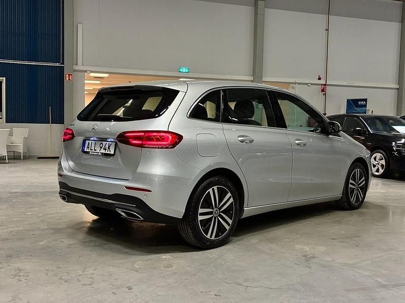 Begagnad Mercedes B250 218 HK (160 kW) 2022 Silver Minibuss