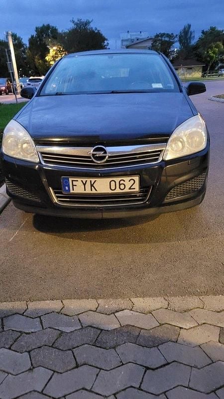Svart Begagnad 2007 Opel Astra Halvkombi | 14 000 kr (Bra pris) - Bild 1/3