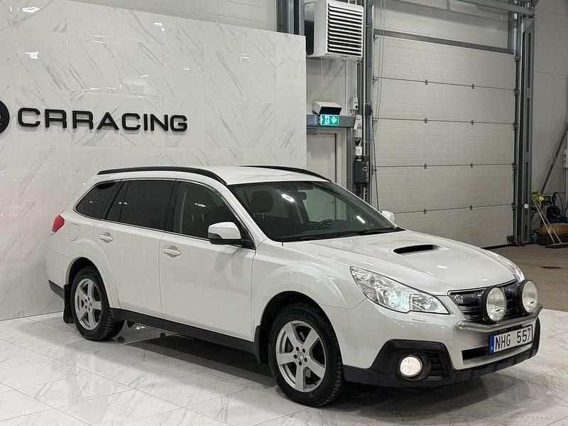 Begagnad Subaru Outback 150 HK (110 kW) 2013 Vit Kombi