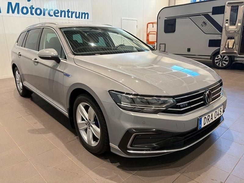Begagnad VW Passat GTE 218 HK (160 kW) 2022 Grå Kombi