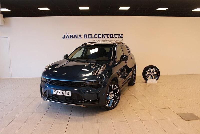 Blå Begagnad 2021 Lynk & Co 01 SUV | 245 900 kr (Marknadspris) - Bild 1/4
