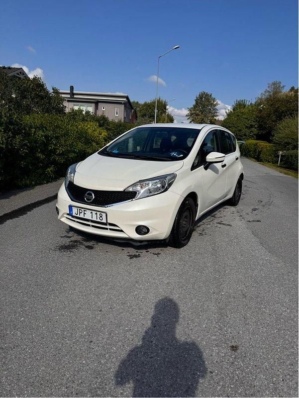 Vit Begagnad 2015 Nissan Note Minibuss | 70 000 kr (Lite dyr) - Bild 1/4